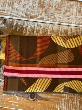 Brown Retro Leaf Print Clutch with Pink Stripe